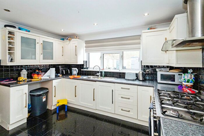 3 Bedroom Terraced House For Sale In Fifth Street, Portsmouth, PO1