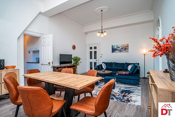 2 Bedroom Flat To Rent In North Bridge, Edinburgh, EH1