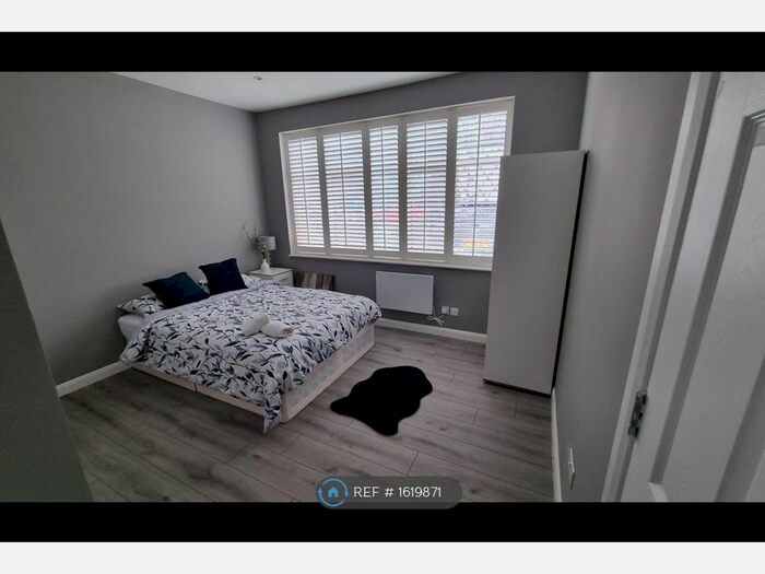 Studio To Rent In Penderry Rise, London, SE6