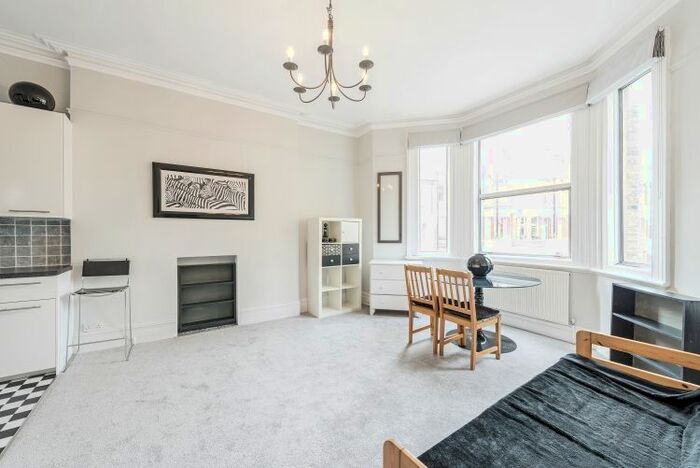1 Bedroom Flat To Rent In Sinclair Gardens, London, W14