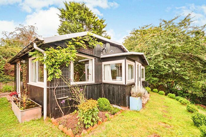 2 Bedroom Mobile/park Home For Sale In Holt Fleet Caravan Park, Holt Heath, Worcester, WR6