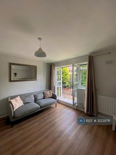 1 Bedroom Flat To Rent In Sedgley House, London, N4