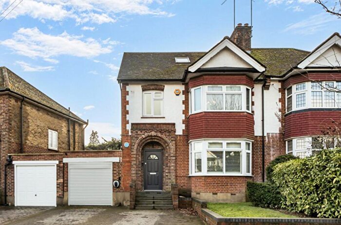 4 Bedroom Semi Detached House For Sale In Cissbury Ring North, Woodside Park, N12