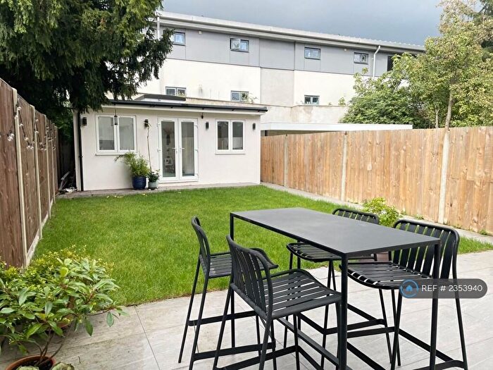 2 Bedroom Flat To Rent In Bensham Lane, Thornton Heath, CR7