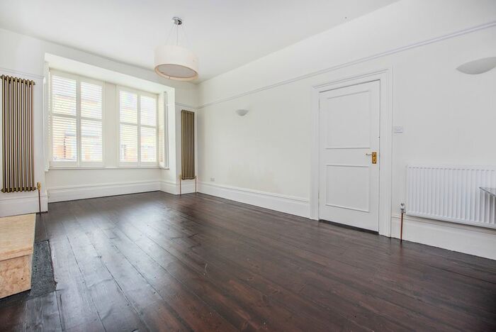 2 Bedroom Flat To Rent In Brunswick Road, Kingston Upon Thames, KT2