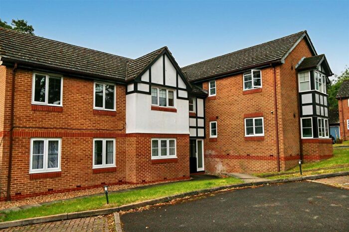 2 Bedroom Flat For Sale In Nell Gwynn Close, Shenley, WD7