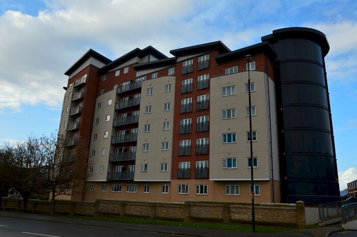 2 Bedroom Flat To Rent In Aspects Court, Slough, Berkshire, SL1