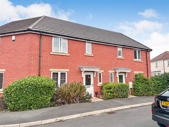 3 Bedroom Semi-Detached House For Sale In Newman Close, Loughborough, LE11