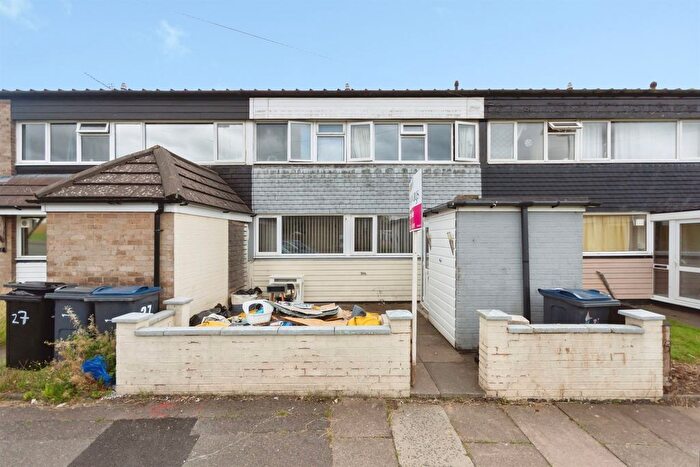 4 Bedroom Terraced House For Sale In Tilshead Close, Kings Heath, Birmingham, B14