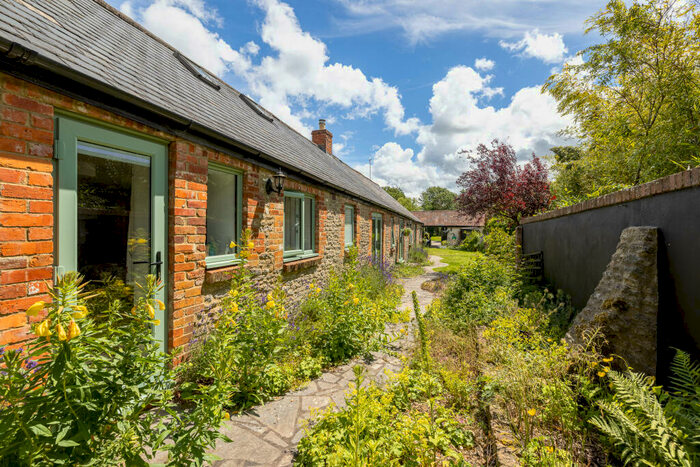 5 Bedroom House For Sale In Witham Friary, Five Bedroom Converted Barn, BA11