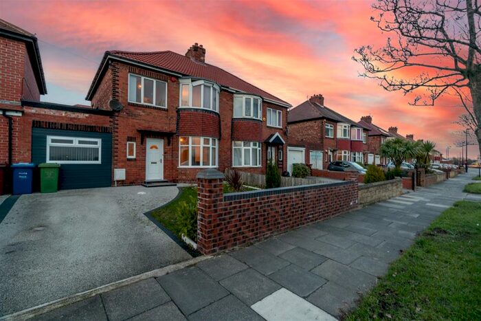 4 Bedroom Semi-Detached House To Rent In Coast Road, High Heaton, NE7