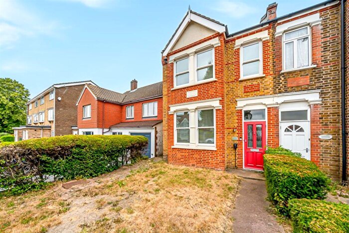4 Bedroom End Of Terrace House For Sale In Green Lane, London, SE9