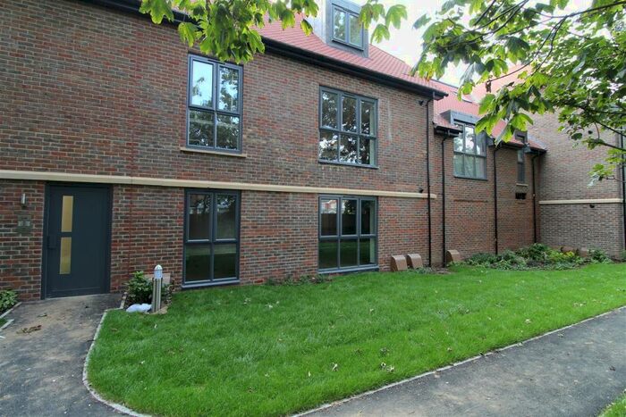 2 Bedroom Flat To Rent In Ely House, Ashton Grove, LU6