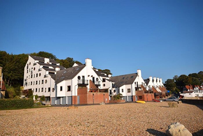 2 Bedroom Apartment For Sale In Pier Road, Seaview, PO34