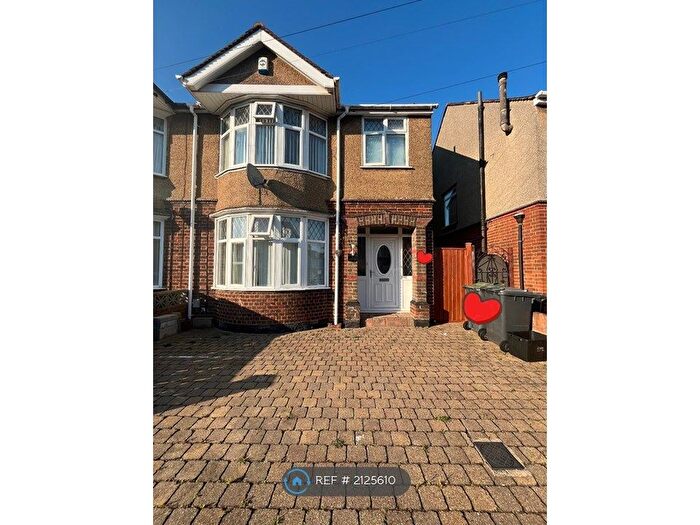 3 Bedroom Semi-Detached House To Rent In Norfolk Road, Luton, LU2