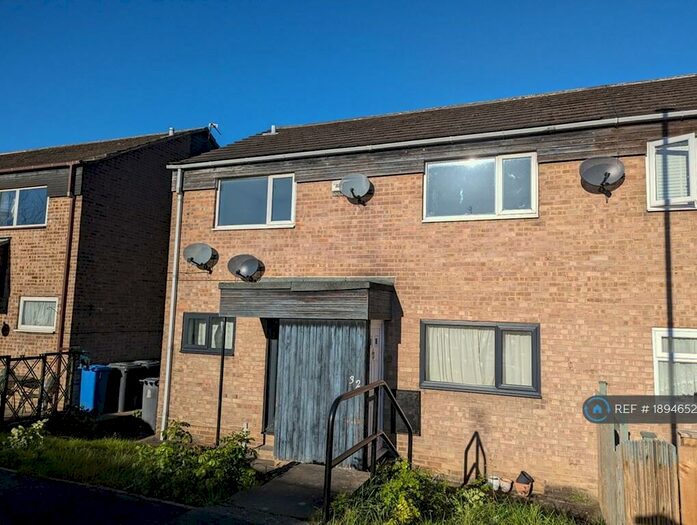 2 Bedroom Flat To Rent In Redwood Glen, Chapeltown, Sheffield, S35