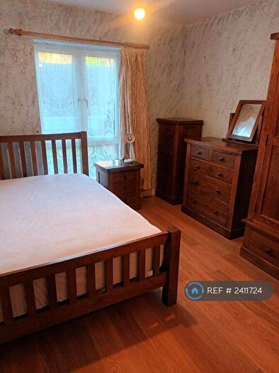 3 Bedroom Flat To Rent In Tudor Way, Leeds, LS11