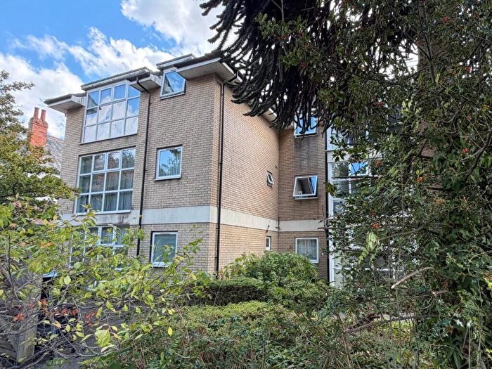2 Bedroom Flat To Rent In Richmond Park Road, Bournemouth, BH8