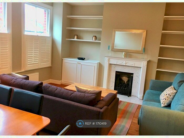 3 Bedroom Flat To Rent In Tunis Road, London, W12