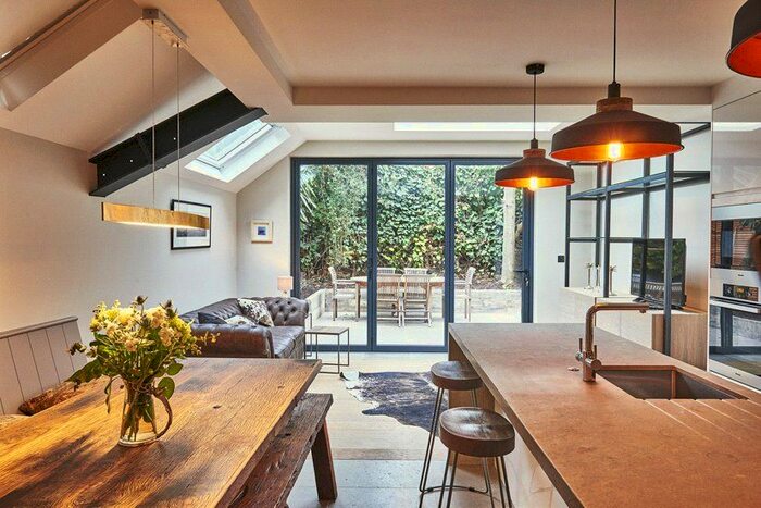 3 Bedroom Flat To Rent In Stephendale Road, Fulham, SW6