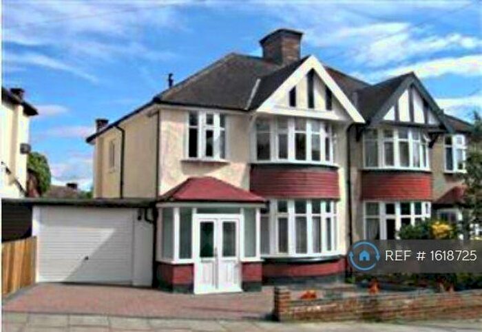 3 Bedroom Semi-Detached House To Rent In Raleigh Drive, Whetstone, N20
