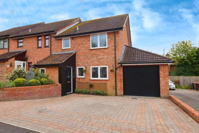 3 Bedroom End Of Terrace House For Sale In West Park, Appleshaw, Andover, SP11