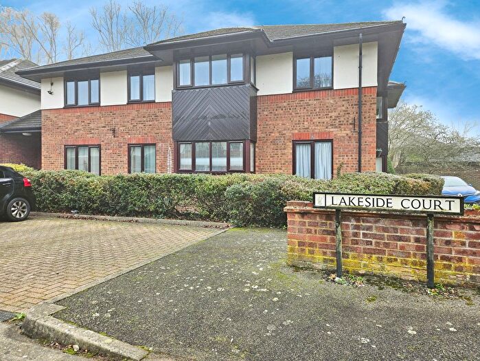 2 Bedroom Flat For Sale In Lakeside Court, Old Cove Road, Fleet, GU51