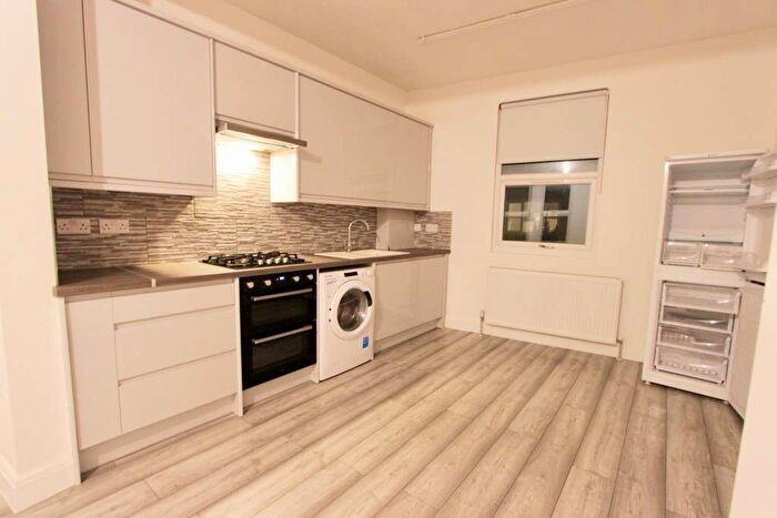 2 Bedroom Flat To Rent In Barrett's Grove, London, N16