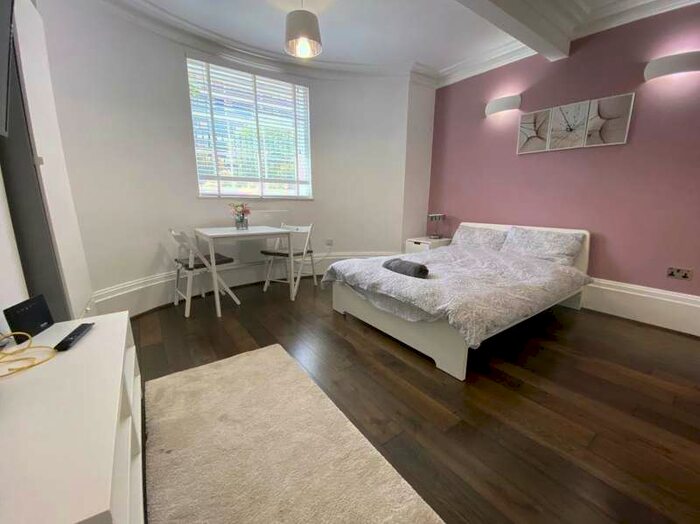 Apartment To Rent In Kings Road, Reading, RG1