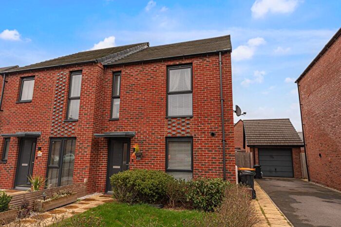 3 Bedroom Semi-Detached House For Sale In Kings Wall Drive, Newport, NP19