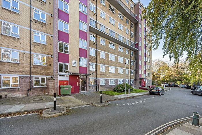 2 Bedroom Flat For Sale In Peldon Court, Richmond, TW9