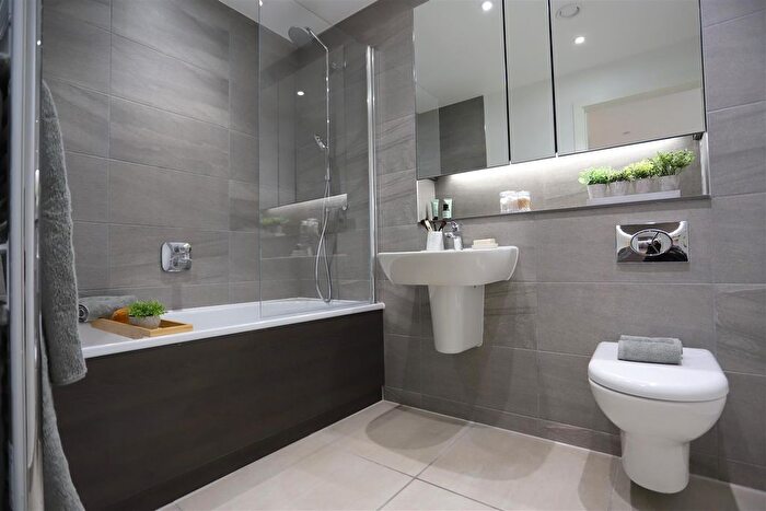 1 Bedroom Flat To Rent In Lockside Lane, Salford, M5