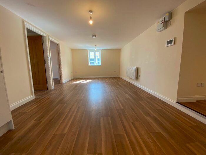 2 Bedroom Flat To Rent In High Street, Royal Wootton Bassett, SN4