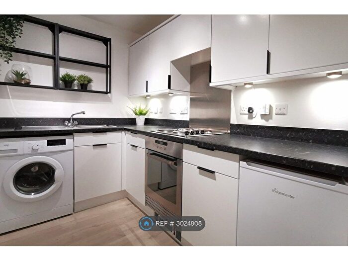 1 Bedroom Flat To Rent In Tullis Street, Glasgow, G40