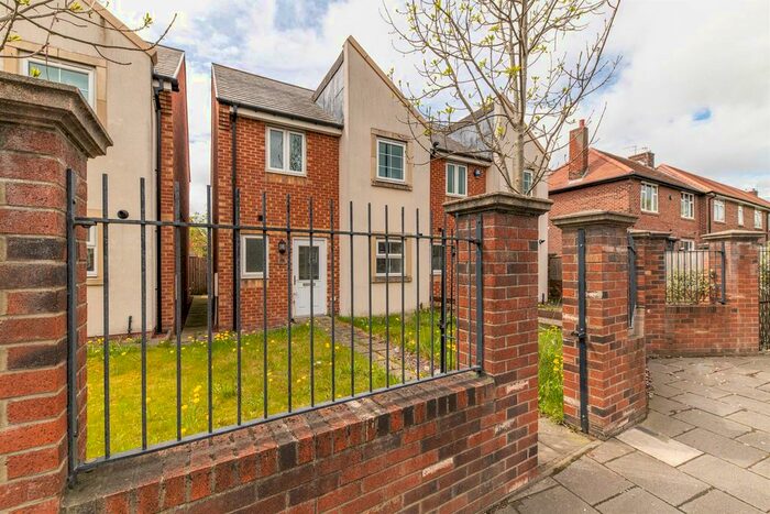 3 Bedroom Semi-Detached House To Rent In Alnmouth Court, North Fenham, Newcastle Upon Tyne, NE5