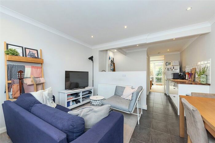 1 Bedroom Flat To Rent In Hill Court, Putney Hill, Putney SW15