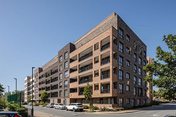 1 Bedroom Flat For Sale In Clarkson Crescent, Walthamstow, E17