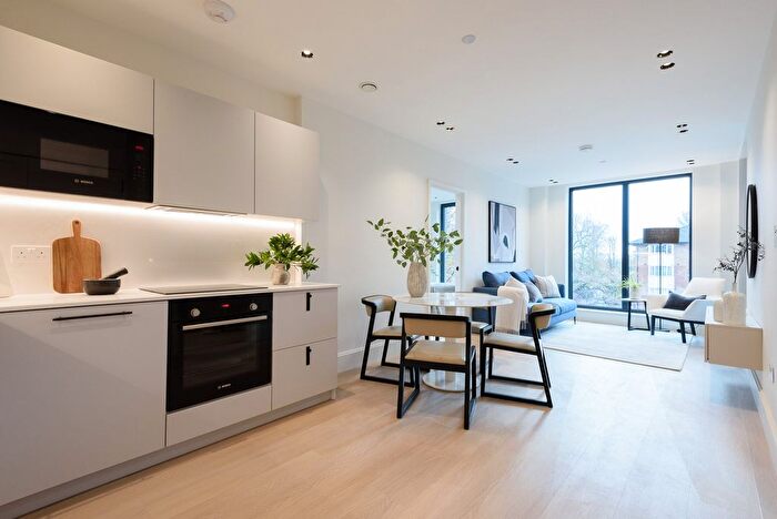 2 Bedroom Flat To Rent In East Acton Lane, Acton, W3