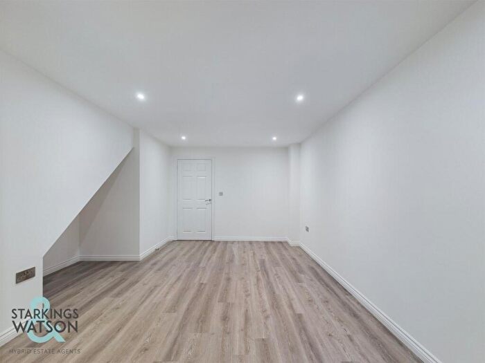 4 Bedroom Town House To Rent In Cutters Row, Norwich, NR3