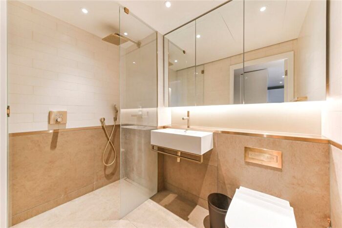 2 Bedroom Apartment To Rent In Electric Boulevard, London, SW11
