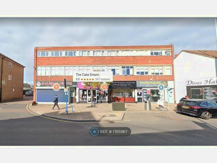 2 Bedroom Flat To Rent In Turners Hill, Cheshunt, Waltham Cross, EN8