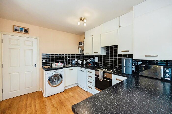 2 Bedroom Apartment For Sale In Cotton Road, Portsmouth, PO3