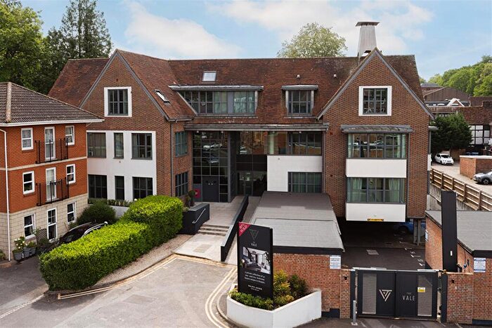 1 Bedroom Apartment For Sale In The Vale, Roebuck Close, Reigate, RH2