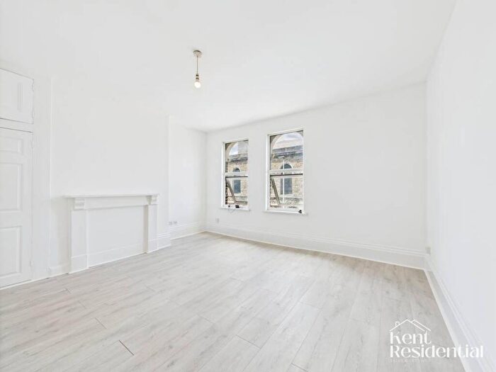 2 Bedroom Apartment To Rent In The Paddock, Chatham, ME4