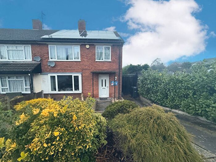 3 Bedroom Semi Detached House For Sale In Kingsway, Wollaston, West Midlands, DY8