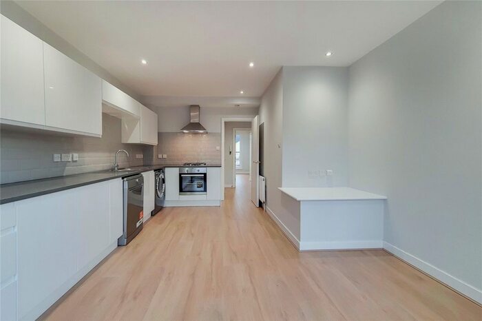 2 Bedroom Flat To Rent In Old York Road, London, SW18