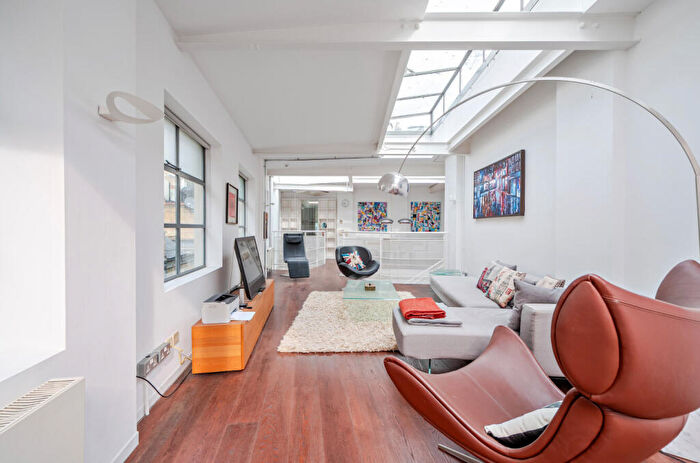 3 Bedroom Mews For Sale In Mercers Mews, Tufnell Park, N19