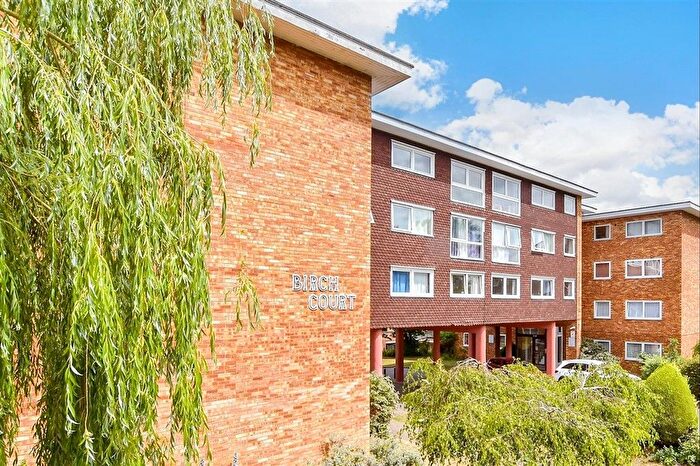 2 Bedroom Flat For Sale In Maldon Road, Wallington, Surrey, SM6