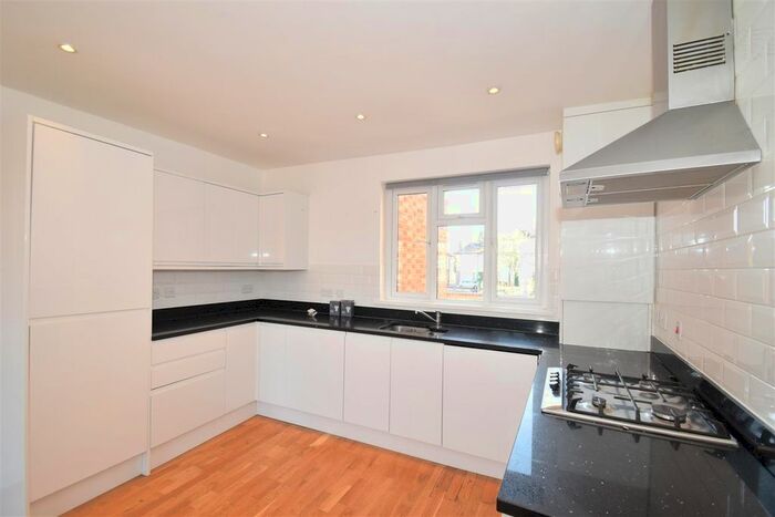 3 Bedroom Flat To Rent In Crown Parade, Crown Lane, London N14