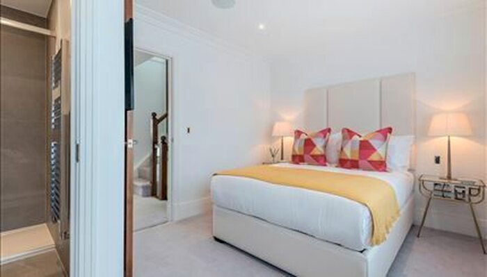 3 Bedroom Flat To Rent In Rainville Rd, London, W6